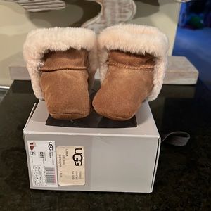 UGG Baby “Lassen” size 2/3 *BRAND NEW